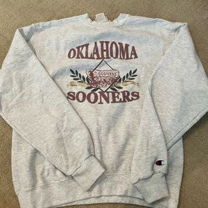 White/grey champion sweatshirt - Oklahoma Sooners - size M